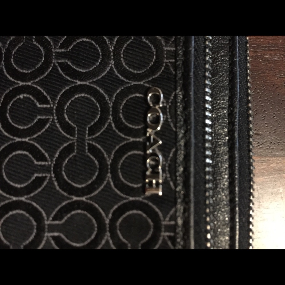Coach wristlet - Picture 2 of 6